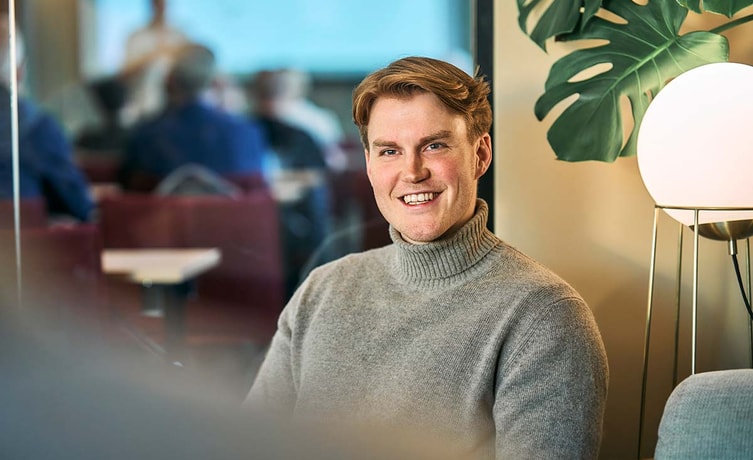 Jørgen er ansatt i banken - illustrasjon for regnskapssystemer