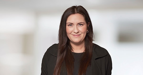 Portrett av bedriftsrådgiver Ailin i BN Bank, til illustrasjon for bedriftskunde i BN Bank