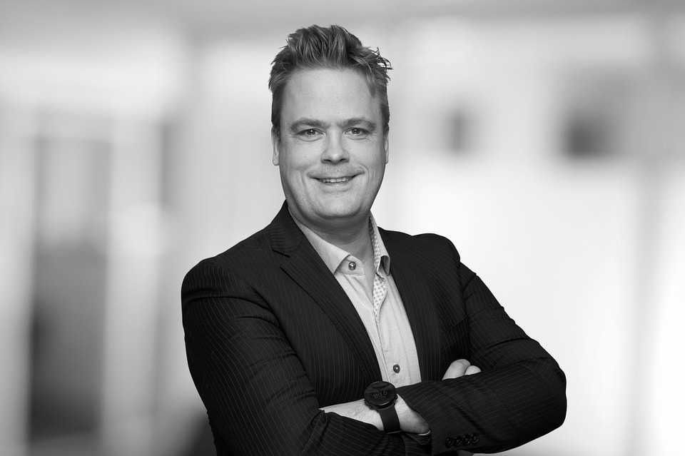 Portrett av Endre Jo Reite i grått