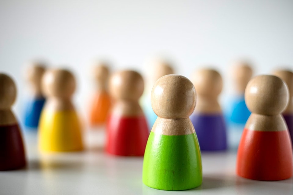 Spillbrikker i ulike farger, til illustrasjon for likestillingsredgjørelse