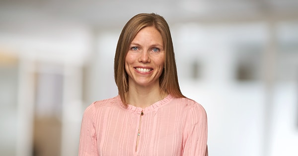 Portrett av Herborg Aanestad, til illustrasjon for BN Banks ledelse